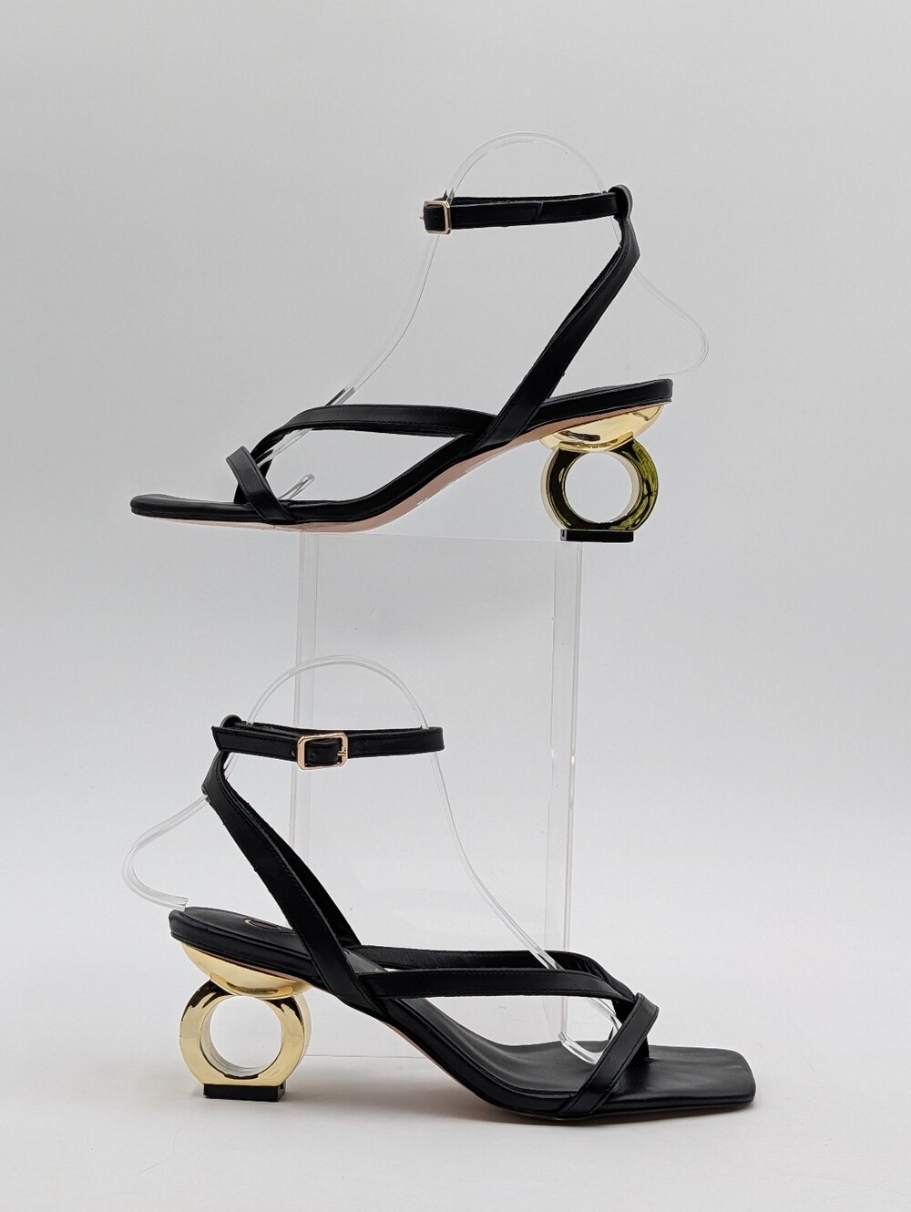EXÉ Size 39 US 8 Genuine Black Leather With Gold-Tone Ring Heel Strappy Sandals - Picture 8 of 17